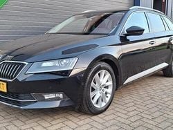 Zwart Gebruikt 2017 Skoda Superb Stationwagen | € 15.499 (Eerlijke prijs)