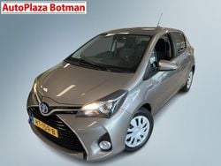 Grijs Gebruikt 2015 Toyota Yaris Hybrid Edition Hatchback | € 12.950 (Eerlijke prijs)