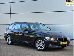 Zwart Gebruikt 2013 BMW 318 Executive Stationwagen | € 5.950