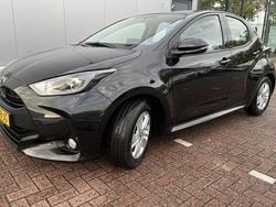 Zwart Gebruikt 2024 Toyota Yaris Hybrid Active Hatchback | € 24.249 (Iets duurder)