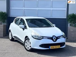 Wit Gebruikt 2015 Renault Clio IV Expression Hatchback | € 4.950 (Eerlijke prijs)