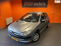 Zilver Gebruikt 2001 Peugeot 206 Hatchback | € 1.150 (Eerlijke prijs)