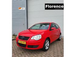 Rood Gebruikt 2007 VW Polo Hatchback | € 1.295 (Eerlijke prijs)