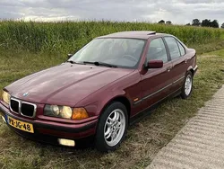 Rood Gebruikt 1997 BMW 320 Sedan | € 7.950