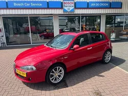 Rood Gebruikt 2005 Alfa Romeo 147 Distinctive Hatchback | € 2.510 (Iets duurder)