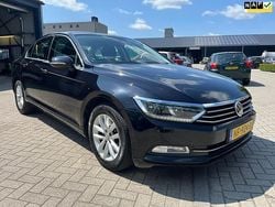 Zwart Gebruikt 2017 VW Passat Comfortline Sedan | € 11.900 (Goede deal)