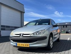 Grijs Gebruikt 2004 Peugeot 206 Hatchback | € 1.950 (Iets duurder)