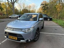 Blauw Gebruikt 2015 Mitsubishi Outlander P-HEV Edition SUV | € 14.950 (Goede deal)