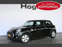 Zwart, metallic lak Gebruikt 2014 Mini ONE Business Hatchback | € 7.440 (Eerlijke prijs)
