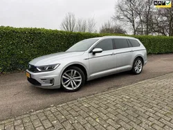 , metallic lak Gebruikt 2016 VW Passat GTE Stationwagen | € 14.445 (Eerlijke prijs)
