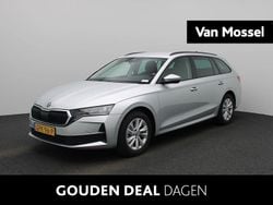 Grijs Gebruikt 2024 Skoda Octavia Business Line Stationwagen | € 33.900 (Iets duurder)