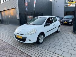 Wit, metallic lak Gebruikt 2011 Renault Clio II Hatchback | € 1.499 (Eerlijke prijs)