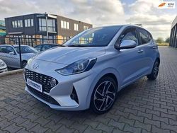 Grijs (metallic) Gebruikt 2021 Hyundai i10 Premium Hatchback | € 10.850 (Goede deal)