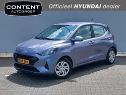 Meta blue (blauw metallic) Gebruikt 2024 Hyundai i10 Comfort Hatchback | € 16.740 (Eerlijke prijs)