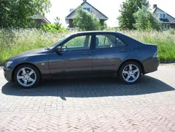 Grijs Gebruikt 2002 Lexus IS200 Executive Line Sedan | € 4.750 (Eerlijke prijs)