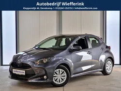 Grijs Gebruikt 2023 Toyota Yaris Hybrid Active Hatchback | € 20.950 (Eerlijke prijs)