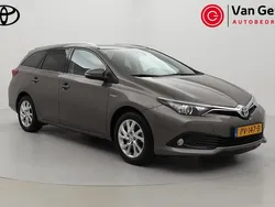 Grijs Gebruikt 2017 Toyota Auris Touring Sports Stationwagen | € 17.999 (Iets duurder)