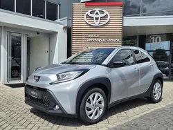 Gebruikt 2024 Toyota Aygo Play Hatchback | € 18.339 (Eerlijke prijs)