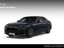 Zwart Nieuw 2025 BMW M760e Sedan | € 188.720 (Eerlijke prijs)