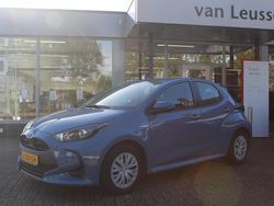 Blauw Gebruikt 2021 Toyota Yaris Hybrid Hatchback | € 18.400 (Goede deal)