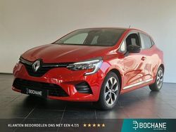 Rood Gebruikt 2023 Renault Clio V Evolution Hatchback | € 17.740 (Eerlijke prijs)