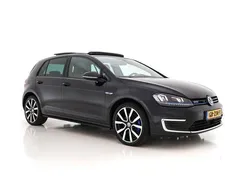 Deep black (zwart metallic) Gebruikt 2015 VW Golf VII Executive Stationwagen | € 11.445 (Eerlijke prijs)