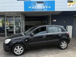 Zwart Gebruikt 2006 Kia Rio Hatchback | € 1.650 (Goede deal)