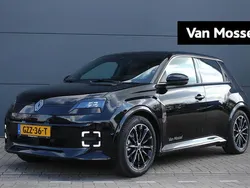 Zwart, metallic lak Gebruikt 2024 Renault R5 Iconic Hatchback | € 31.940 (Eerlijke prijs)