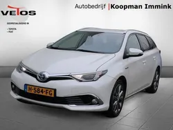 Wit Gebruikt 2016 Toyota Auris Executive Stationwagen | € 12.950