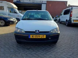 Wit Gebruikt 1998 Peugeot 106 Hatchback | € 1.000 (Goede deal)