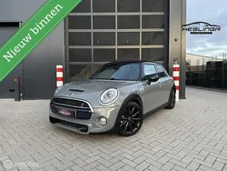 Grijs, metallic lak Gebruikt 2017 Mini Cooper S Business Hatchback | € 17.450 (Eerlijke prijs)