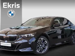 Saphirschwarz metallic (zwart metallic) Gebruikt 2025 BMW 520 Shadowline Sedan | € 63.950