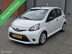 Wit Gebruikt 2014 Toyota Aygo Hatchback | € 3.499 (Eerlijke prijs)
