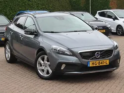 Grijs, metallic lak Gebruikt 2014 Volvo V40 CC Summum Stationwagen | € 16.950 (Iets duurder)