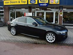 Zwart Gebruikt 2017 Alfa Romeo Giulia Super Sedan | € 24.950 (Goede deal)