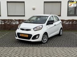 Wit (metallic) Gebruikt 2011 Kia Picanto Hatchback | € 2.950 (Eerlijke prijs)