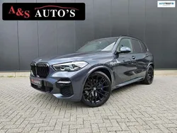 Grijs, metallic lak Gebruikt 2022 BMW X5 M Sport SUV | € 59.950 (Super prijs)