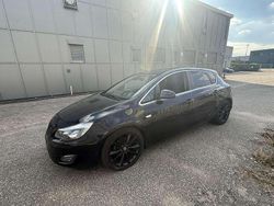 Zwart Gebruikt 2011 Opel Astra Sport MPV | € 4.350 (Duur)