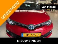 Rood Gebruikt 2015 Toyota Auris Hybrid Hatchback | € 13.640 (Eerlijke prijs)
