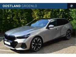 Oxidgrau (grijs metallic) Gebruikt 2025 BMW 550e Comfort Edition Stationwagen | € 99.950 (Super prijs)