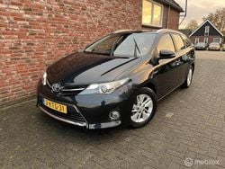 Grijs Gebruikt 2013 Toyota Auris Hybrid Executive Stationwagen | € 9.250 (Goede deal)