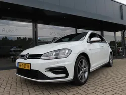 Wit, andere lak Gebruikt 2017 VW Golf VII Highline Hatchback | € 14.999 (Eerlijke prijs)