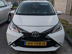 Wit Gebruikt 2016 Toyota Aygo X-play Hatchback | € 5.450 (Eerlijke prijs)