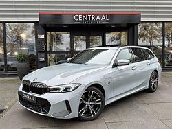 Grijs Gebruikt 2023 BMW 330 M Sport Stationwagen | € 41.950 (Eerlijke prijs)