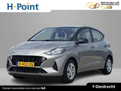 Brass metallic (r3w) Gebruikt 2022 Hyundai i10 Comfort Hatchback | € 14.900 (Eerlijke prijs)