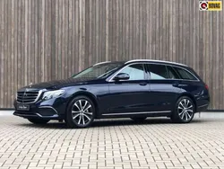 Blauw, metallic lak Gebruikt 2020 Mercedes E300 Business Sedan | € 33.900