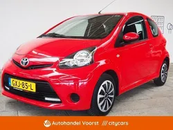 Rood Gebruikt 2012 Toyota Aygo Comfort Hatchback | € 4.495 (Eerlijke prijs)
