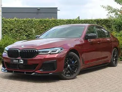 Rood Gebruikt 2021 BMW 545e Comfort Edition Sedan | € 51.950 (Goede deal)