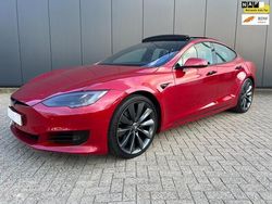 Rood Gebruikt 2018 Tesla Model S Hatchback | € 30.999 (Duur)