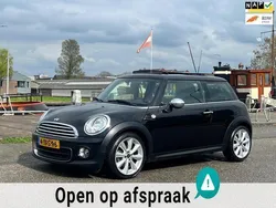 Zwart, metallic lak Gebruikt 2014 Mini Cooper Chili Hatchback | € 11.950 (Goede deal)